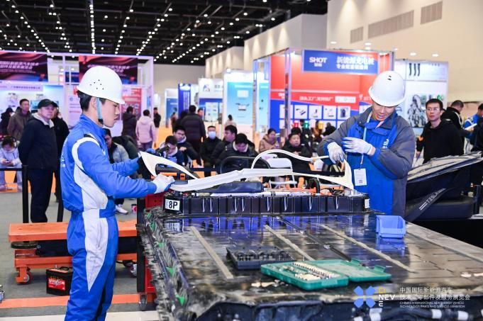 CINEVE 2026: International Delegations Gather to Witness China’s Top New Energy Vehicle Maintenance Technologies in Action