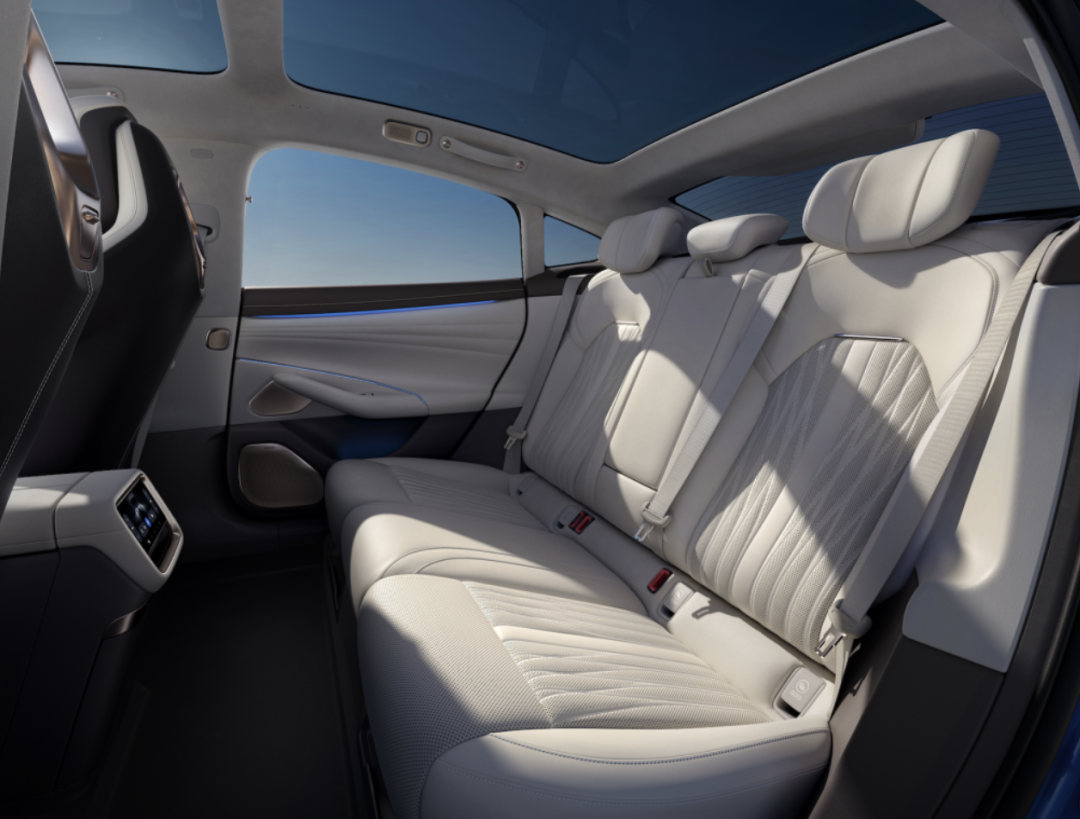 Automotive Aftermarket | The New SU7 Interior Shows Xiaomi’s New Automotive Strategy: Less About Screens, More About Human-Centered Experience