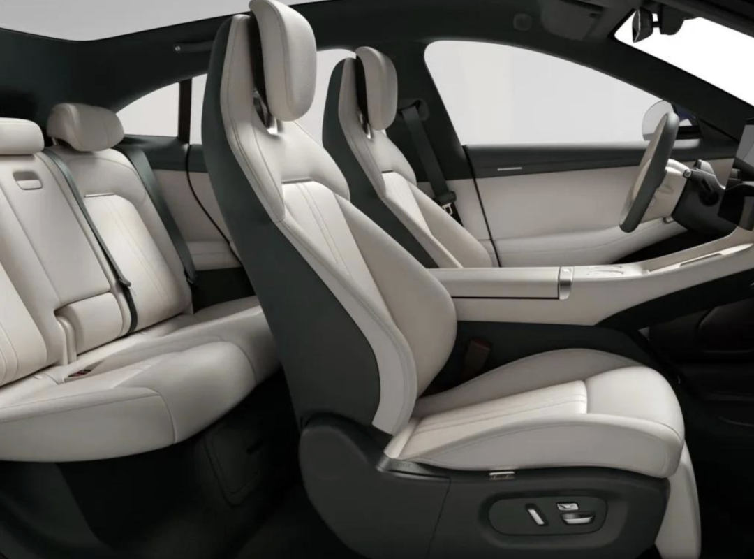 Beyond Big Screens: 3 Best-Selling Family SUVs Are Turning Toward “Home-Like” Interiors