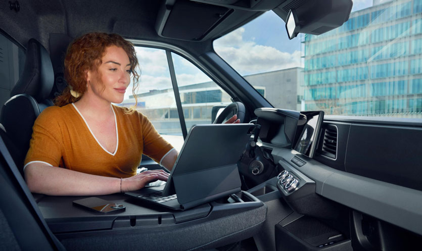Two Months After the ELV Regulation Took Effect, the First Case of End-of-Life Vehicle Plastics in a Mass-Produced Dashboard Has Been Completed
