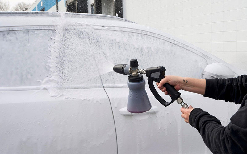 How to Choose a Pressure Washer for Car Detailing