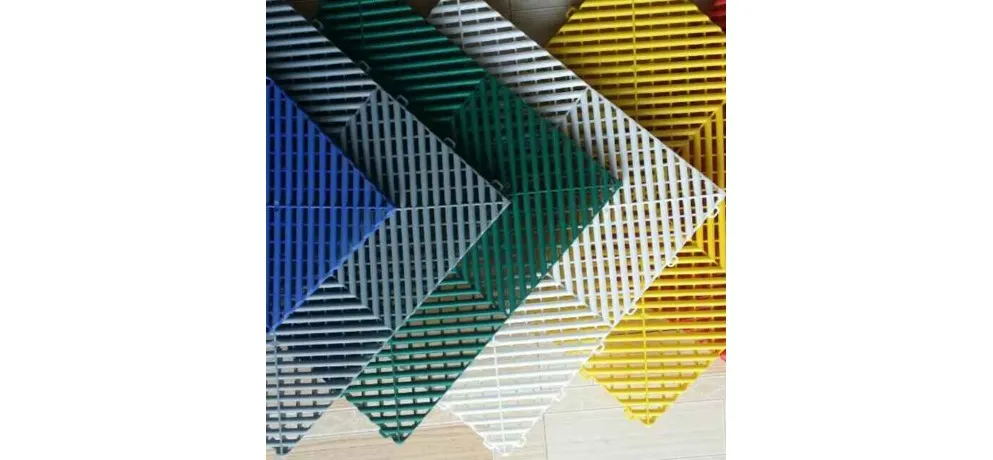 Interlocking Plastic Grille Floor Tiles - Slatted Pattern